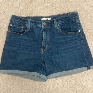 Levi’s mid length shorts size 31